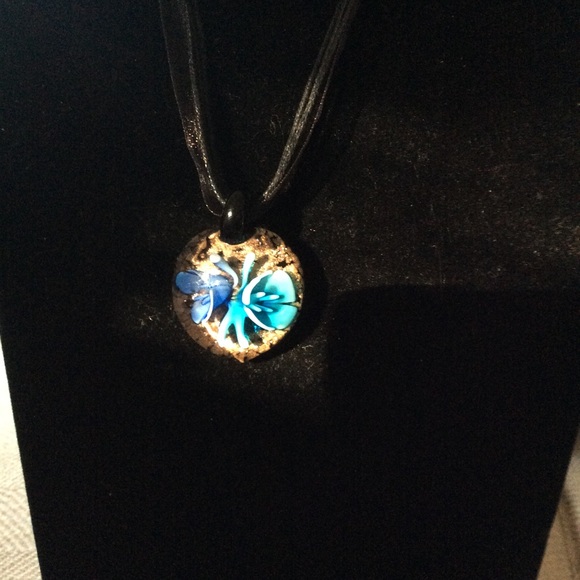 Murano Style Beautiful glass flowered necklace. - Picture 7 of 8